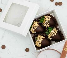 Бокс с клубникой в шоколаде Сильян