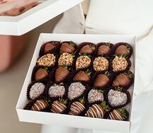 Бокс с клубникой в шоколаде Реопаль