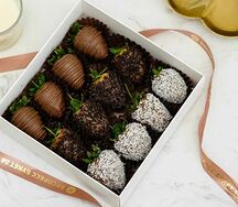 Бокс с клубникой в шоколаде Флесберг