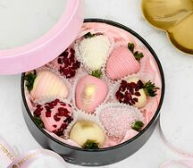 Бокс с клубникой в шоколаде Моника