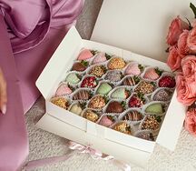 Бокс с клубникой в шоколаде Монруж