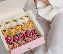 Бокс с клубникой в шоколаде Ривьера