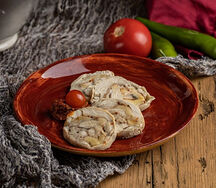 Куриный рулет с сулугуни и специями