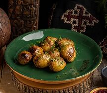 Молодой картофель с укропом