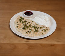 Овсяная каша с йогуртом и семечками