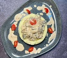 Бефстроганов с картофельным пюре