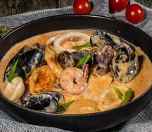 Морепродукты в сливочном соусе