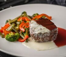 Филе в двух соусах 