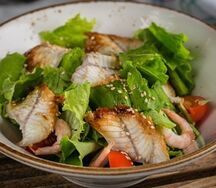 Салат с угрем