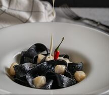 Паппарделле Негро с морским гребешком