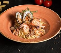 Спагетти с дарами моря 