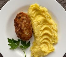 Куриная котлета с картофельным пюре