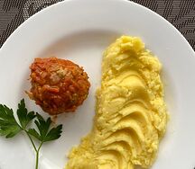 Тефтели с картофельным пюре