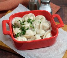 Пельмени отварные с курицей и сыром