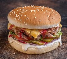 Бургер с рваной свининой