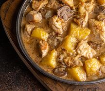 Сковородочка с курицей и грибами