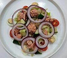 Салат с тунцом