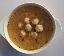 Суп с фрикадельками из индейки