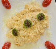 Омлет с томатами черри и пармезаном