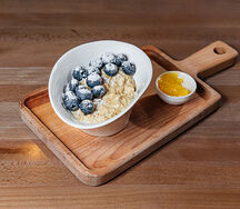 Овсяная каша с ягодами