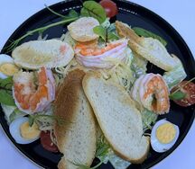 Цезарь с тигровыми креветками