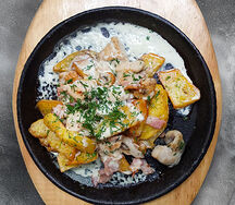 Шипящая сковородочка со свининой