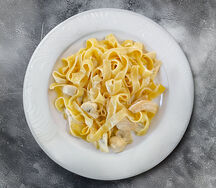 Паста с курицей и грибами