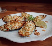 Запечённые мидии киви с беконом 