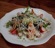 Цезарь с куриным бедром 