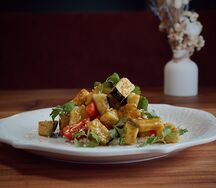 Салат с хрустящими баклажанами