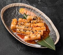 Токпокки в кисло-сладком соусе