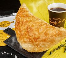 Чебурек малиновый чизкейк