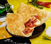 С охотничьими колбасками и омлетом