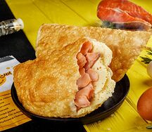 С красной рыбой и омлетом