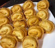Жареные пельмени с куриным филе 