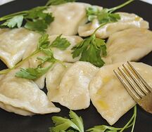 Отварные вареники с картофелем  