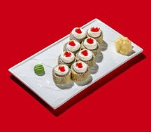 Хрустящий ролл с креветкой, сливочным сыром и икрой тобико