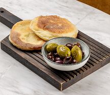 Таджасские и гигантские оливки, маслины каламата