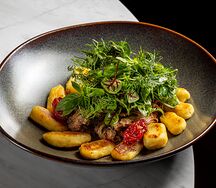Томлёный козлёнок с картофельными ньокками