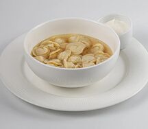 Пельмени с куриным бульоном