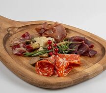 Мясные деликатесы