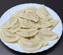 Отварные вареники с картофелем и грибами 