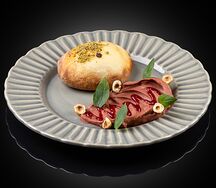 Паштет из цыпленка с клубничным джемом и свежеиспеченной лепешкой