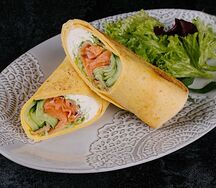 Ролл с форелью и творожным сыром