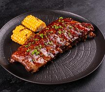 Свиные ребрышки с кукурузой