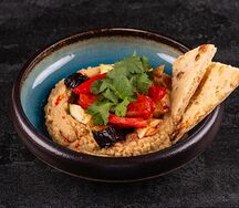 Хумус с запеченными овощами