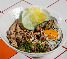 Наси Горенг с курицей