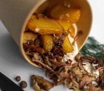 Картофель по-деревенски с рваной свининой