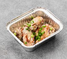 Крылья куриные в соусе блю чиз
