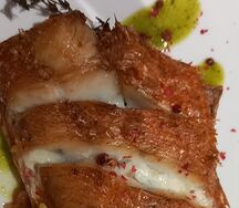 Морской окунь с соусом песто